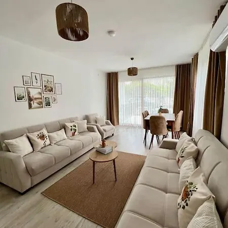 Guel Homes: Denize Yakin Merkezi Modern Ev